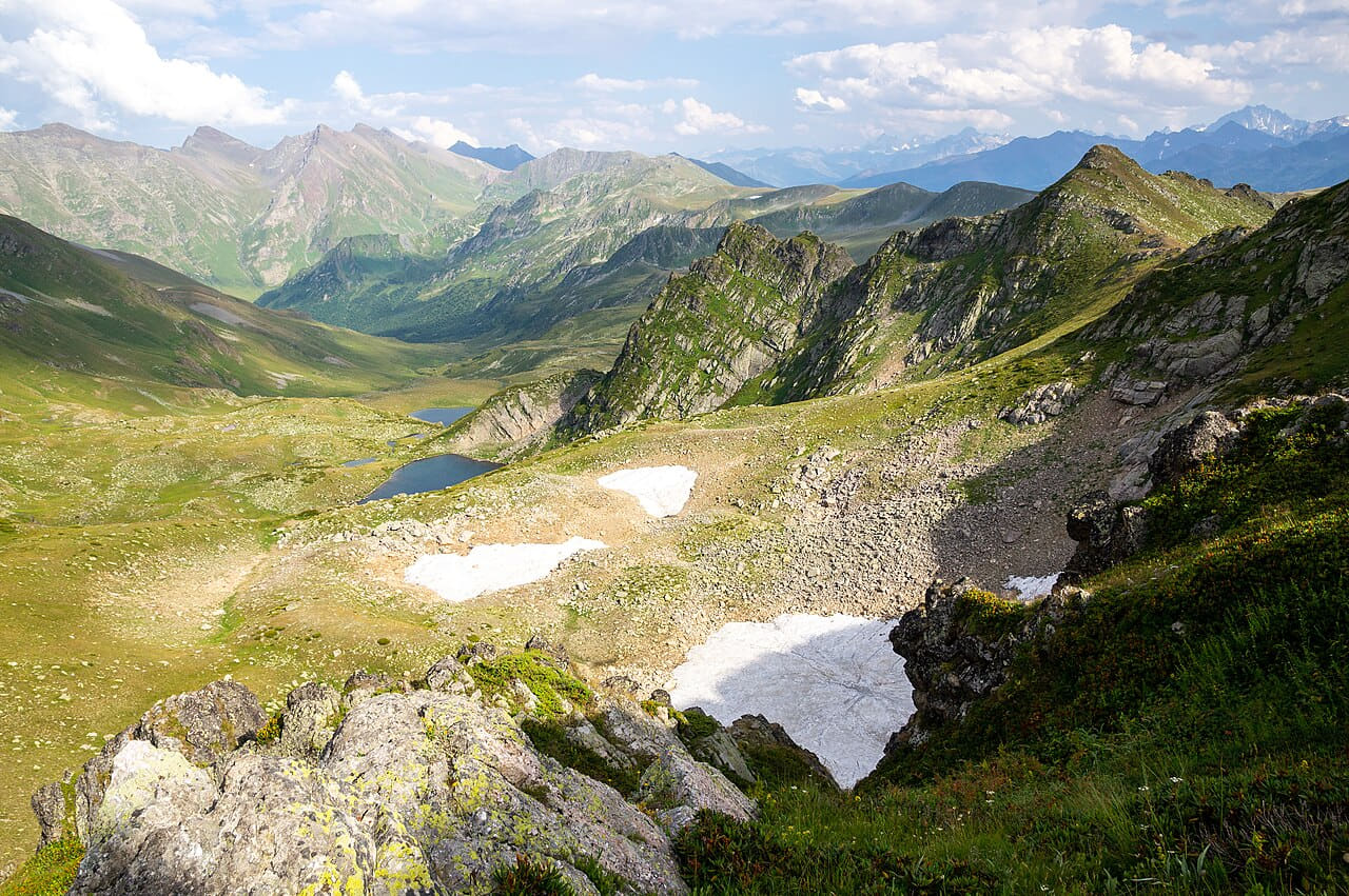 Atsgara Valley, Caucasus Mountains wallpaper in near-black and lavender tones, Full HD, 4:3 format for desktop