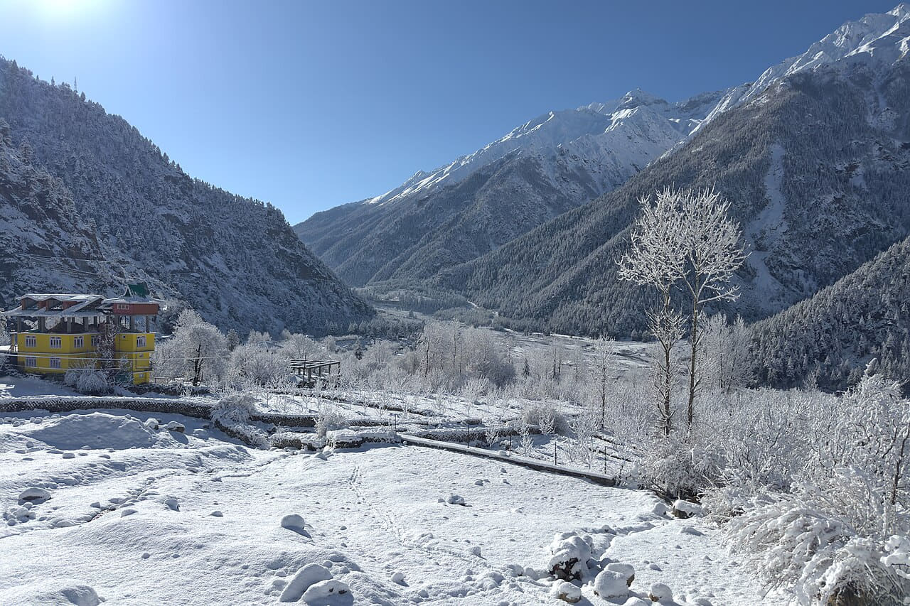 Baspa Valley at Sangla, Himachal Pradesh, India wallpaper in charcoal and steel blue tones, Full HD, 4:3 format for desktop