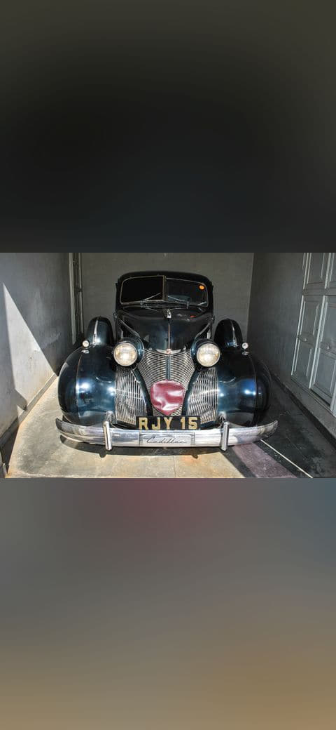 Cadillac in Vintage & Classic Car Collection… wallpaper in charcoal and near-black tones, Full HD, 4:3 format for desktop