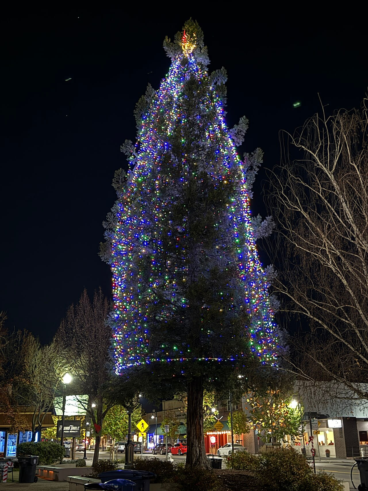 Christmas tree at Alex Thomas Plaza - 12-16-23 - 02 wallpaper in near-black and near-black tones, Full HD, 3:4 format for phone