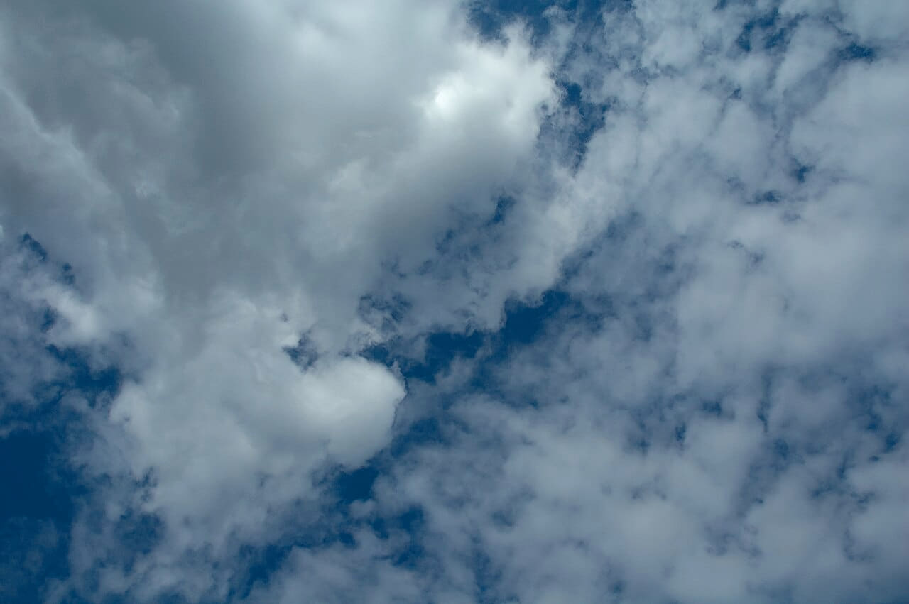 Clouds and blue sky in Russia. IMG 100 wallpaper in slate and slate tones, Full HD, 4:3 format for phone