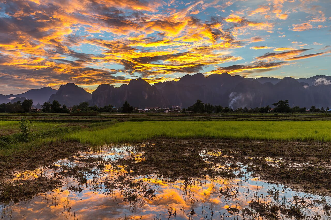 Colorful sky with orange clouds reflecting in the… wallpaper in charcoal and charcoal tones, Full HD, 4:3 format for phone