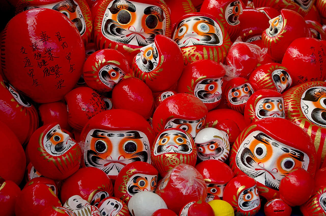 Daruma doll sai2011 wallpaper in crimson and indigo tones, Full HD, 4:3 format for phone