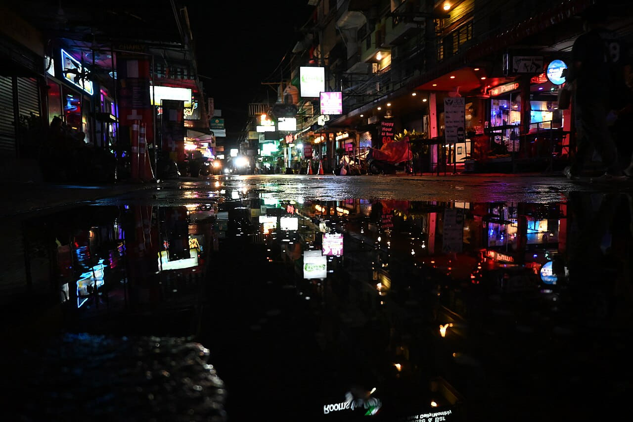 DFC 0505 Neon-lit city street at night reflected in… wallpaper in near-black and near-black tones, Full HD, 4:3 format for phone