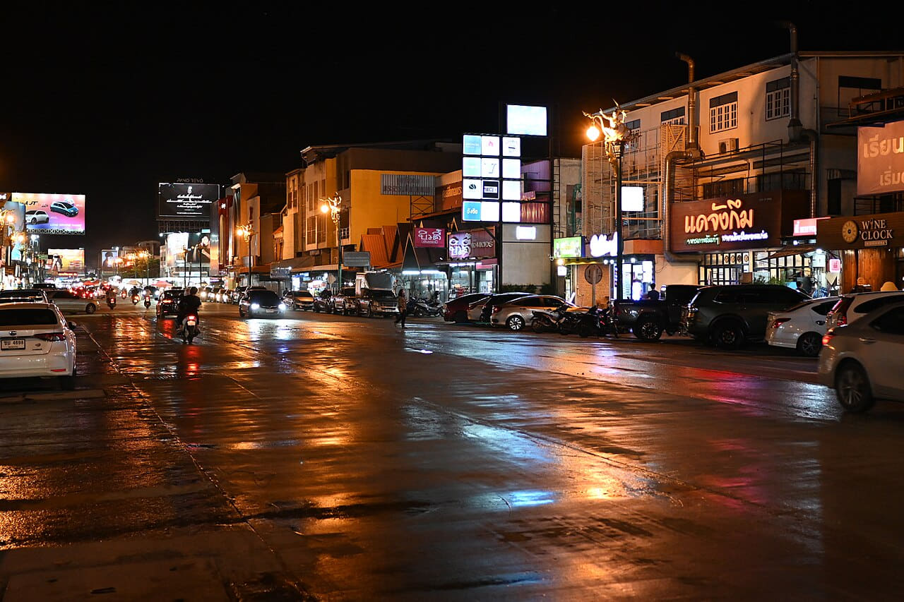 DFC 3503 A wet city street at night shopfronts and… wallpaper in near-black and charcoal tones, Full HD, 4:3 format for phone