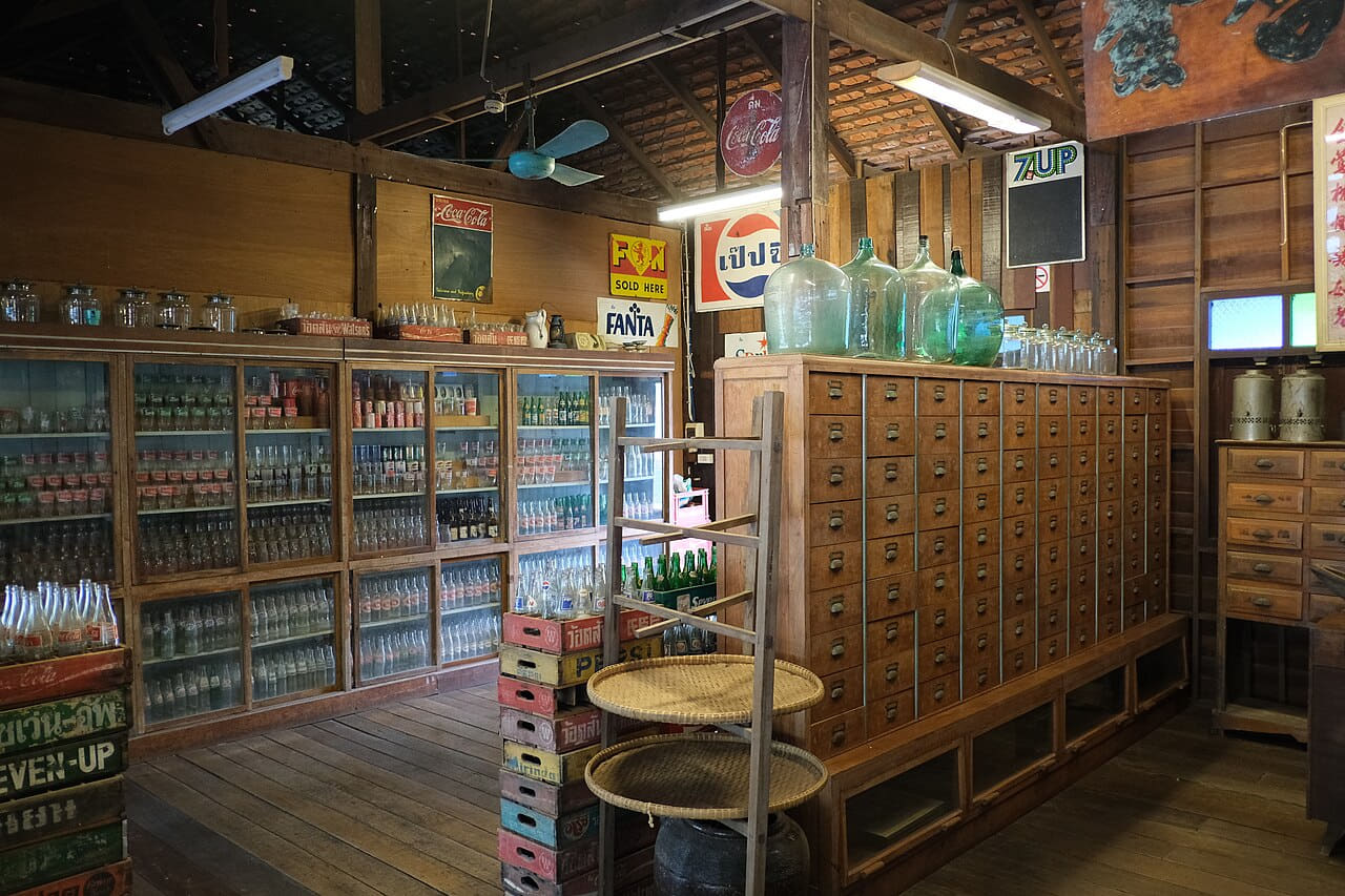DSCF1079 A cozy vintage shop interior filled with… wallpaper in near-black and charcoal tones, Full HD, 4:3 format for phone