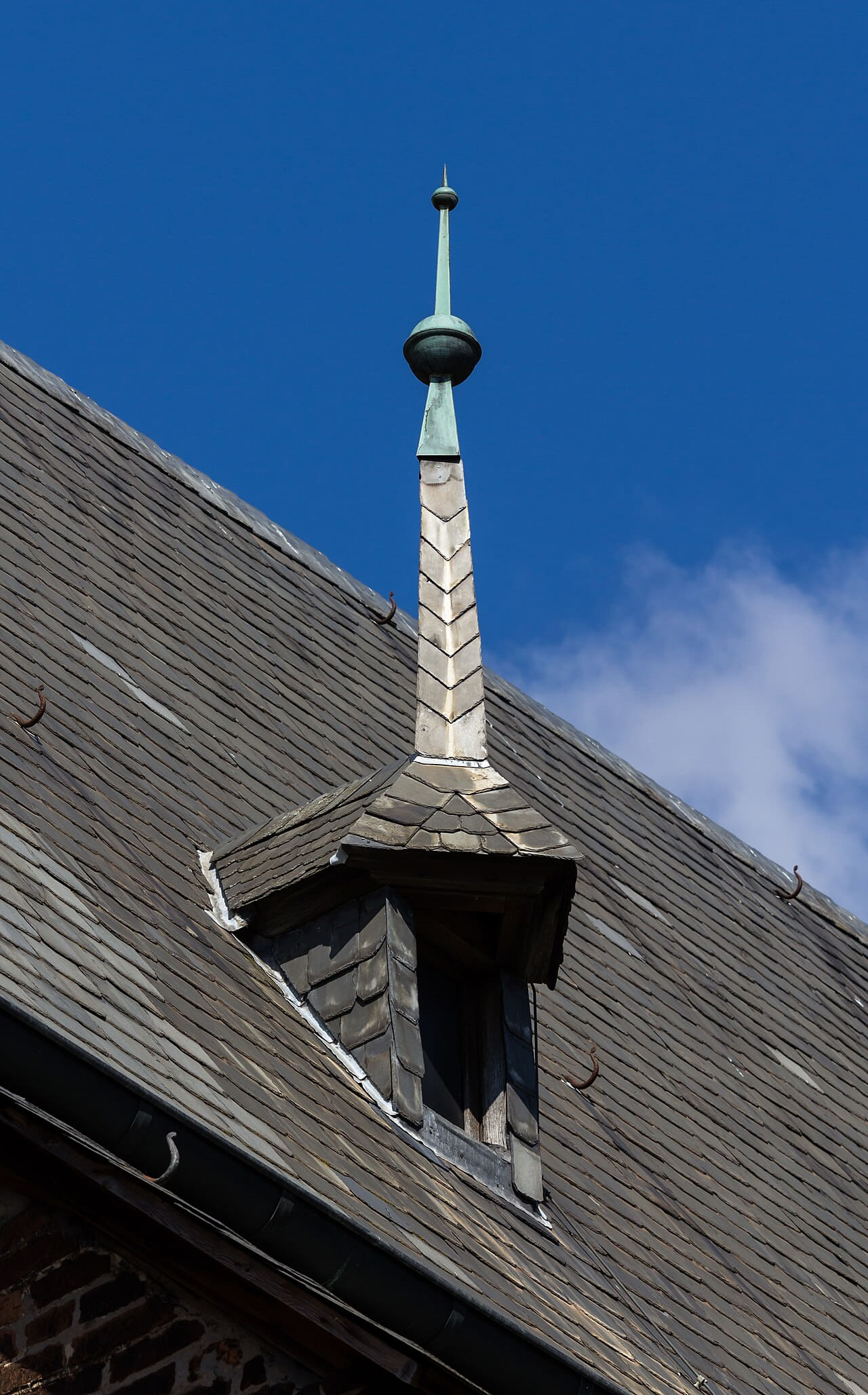 Dülmen, Kirchspiel, St.-Jakobus-Kirche 2 wallpaper in steel blue and olive tones, Full HD, 9:16 format for phone