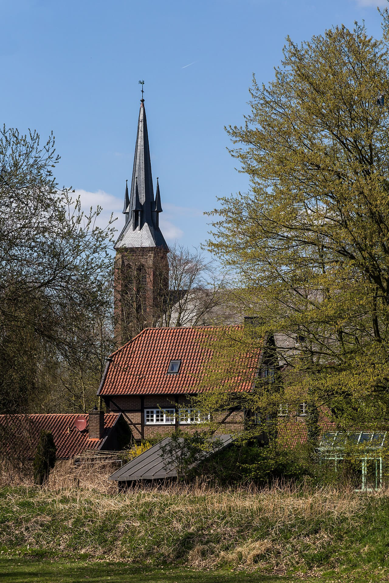 Dülmen, Kirchspiel, St.-Jakobus-Kirche 4 wallpaper in sky blue and charcoal tones, Full HD, 3:4 format for phone