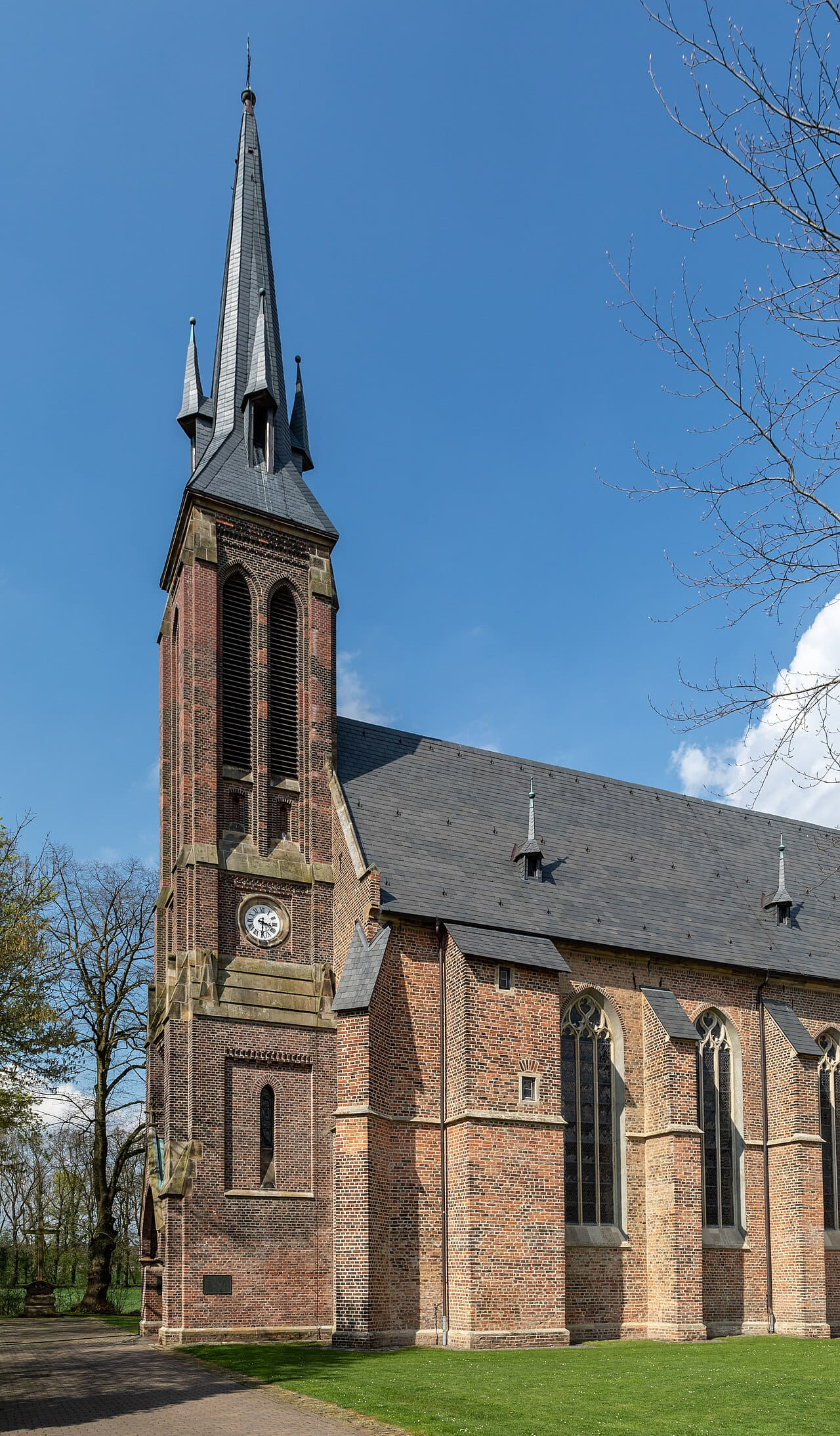 Dülmen, Weddern, St.-Jakobus-Kirche wallpaper in steel blue and slate tones, Full HD, 9:16 format for phone
