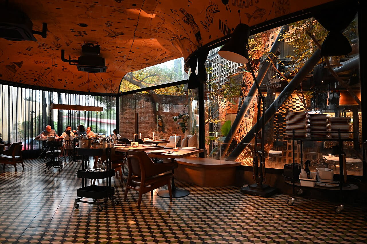 DZ6 0547 A cozy stylish restaurant interior with… wallpaper in near-black and charcoal tones, Full HD, 4:3 format for phone