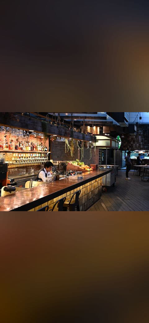 DZ6 0555 A cozy dimly lit bar with a long wooden… wallpaper in near-black and charcoal tones, Full HD, 4:3 format for phone