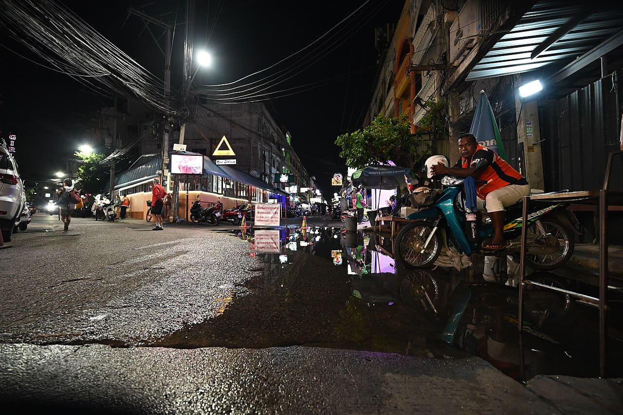 DZ6 0926 Two motorcyclists wait beside a puddle on… wallpaper in near-black and near-black tones, Full HD, 4:3 format for phone