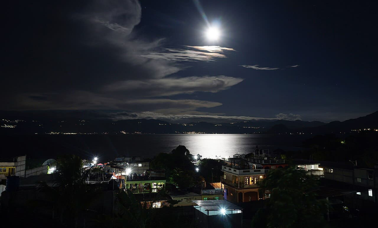 Full Moon at Lago Atitlan wallpaper in near-black and near-black tones, Full HD, 16:9 format for phone