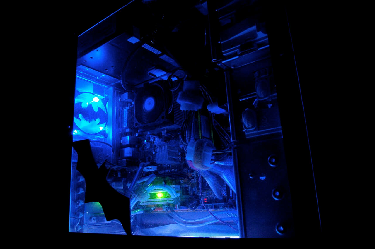 Gaming computer with bat decals wallpaper in near-black and near-black tones, Full HD, 4:3 format for phone