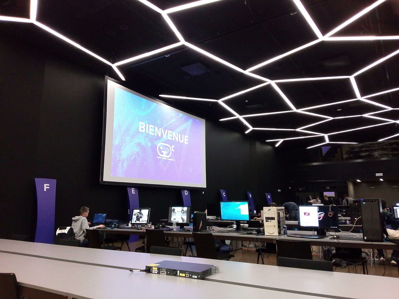 Geneva Gaming Convention 2016 - setup 01 wallpaper in near-black and near-black tones, Full HD, 4:3 format for phone