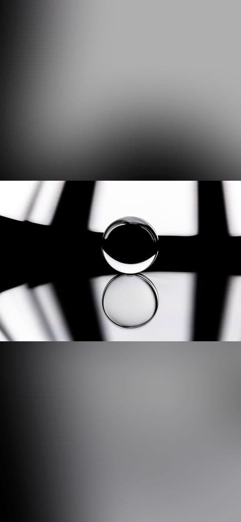 Glaskugel 3 wallpaper in near-black and cream tones, Full HD, 4:3 format for phone