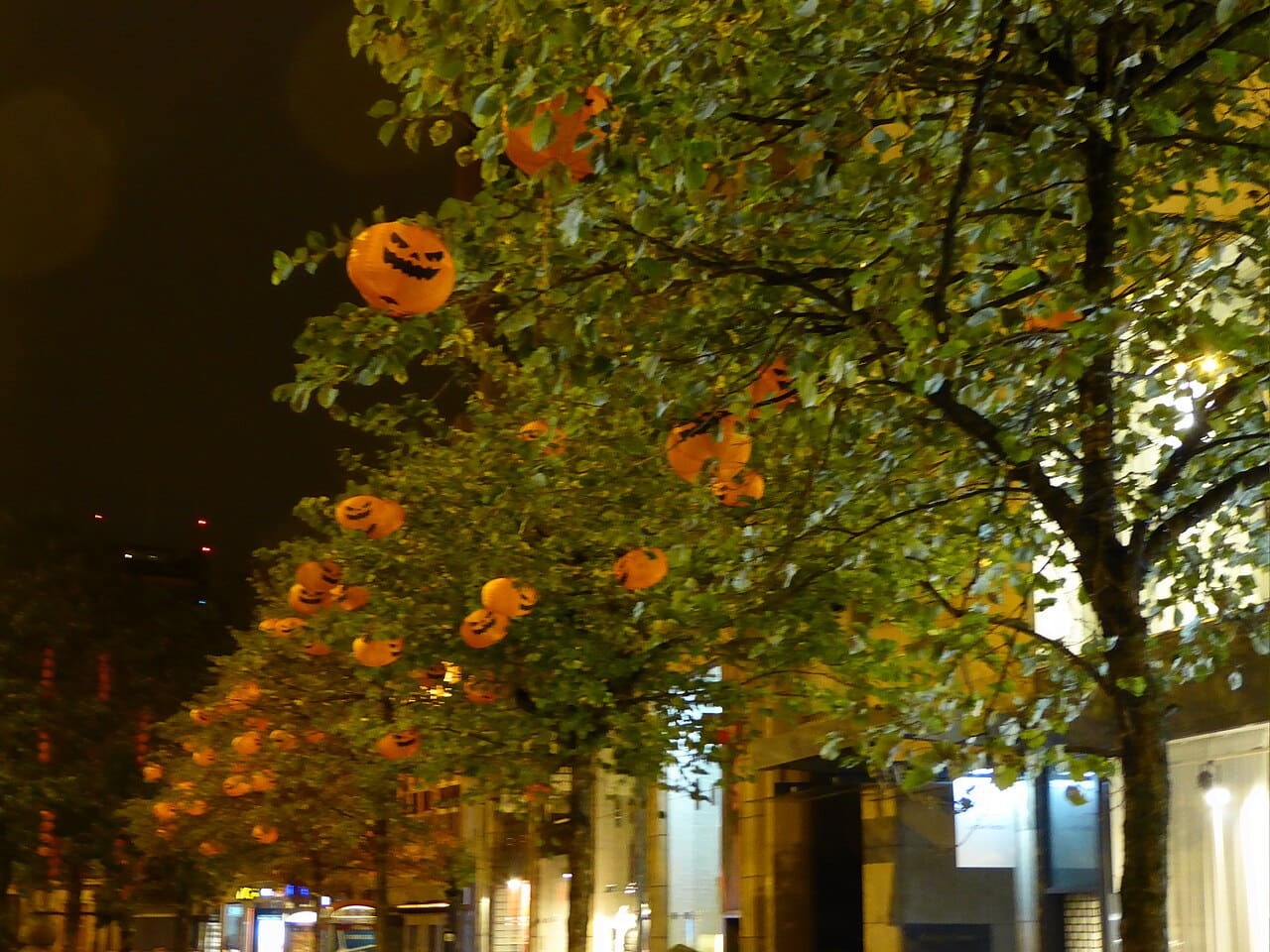 Halloween, Manchester, October 2016 2 wallpaper in near-black and charcoal tones, Full HD, 4:3 format for phone