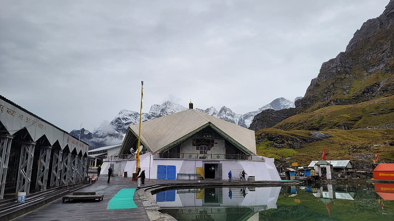 Hemkund Sahib Gurudwara with snow mountain wallpaper in charcoal and lavender tones, Full HD, 16:9 format for desktop
