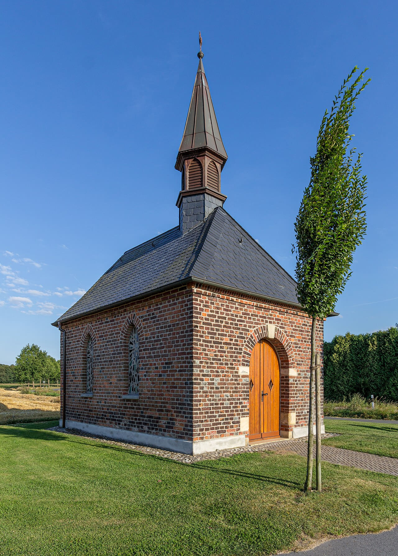 Hiddingsel, St.-Johannes-Nepomuk-Kapelle wallpaper in steel blue and slate tones, Full HD, 3:4 format for phone
