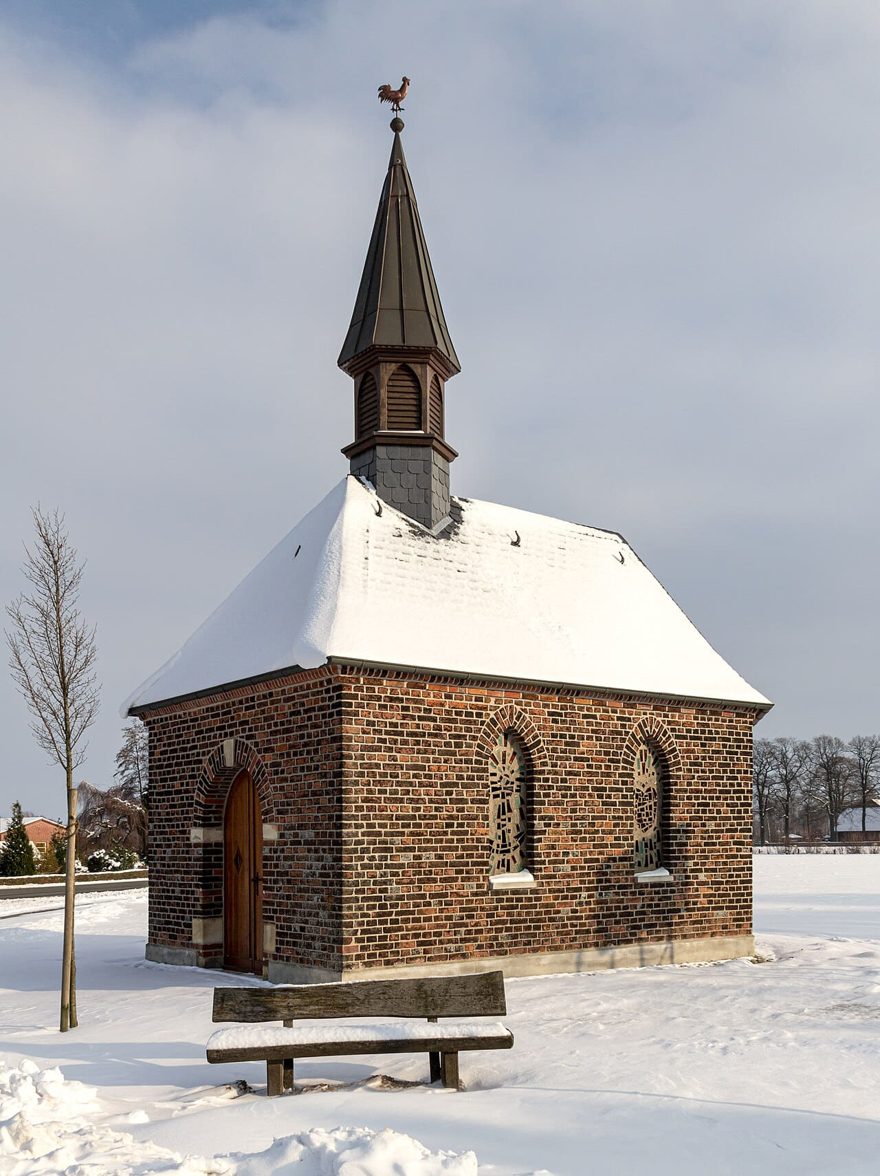 Hiddingsel, St.-Johannes-Nepomuk-Kapelle 2 wallpaper in sand and sage green tones, Full HD, 3:4 format for phone