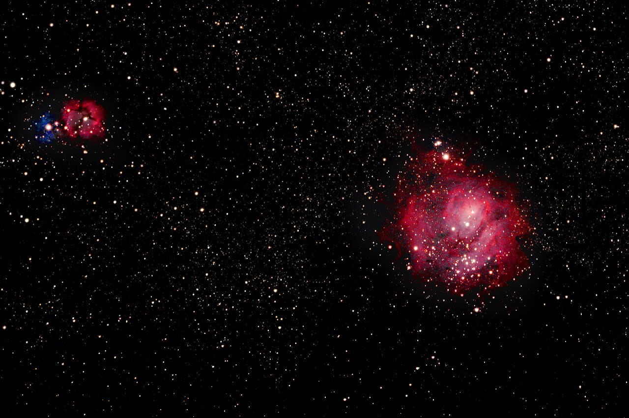 Lagoon Nebula and Trifid Nebula - by Gary JONES wallpaper in near-black and near-black tones, Full HD, 4:3 format for desktop