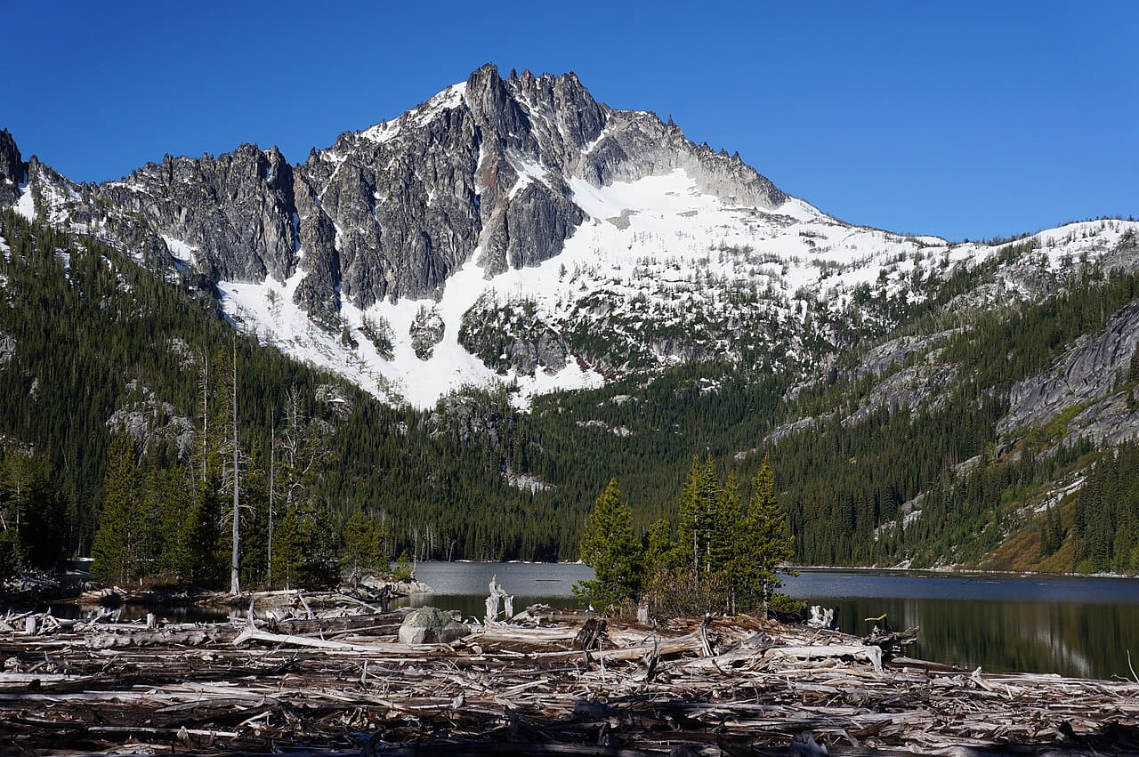 McClellan Peak seen from Upper Snow Lake wallpaper in charcoal and charcoal tones, Full HD, 4:3 format for desktop