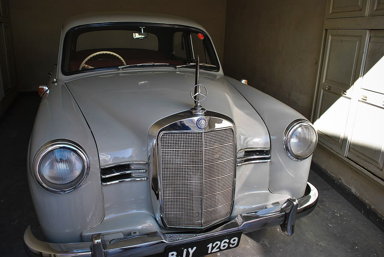 Mercedez Benz in in Vintage & Classic Car… wallpaper in near-black and olive tones, Full HD, 4:3 format for desktop