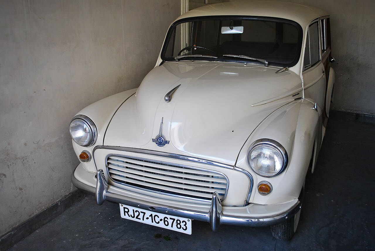 Morris Hillman in Vintage & Classic Car Collection… wallpaper in near-black and slate tones, Full HD, 4:3 format for desktop