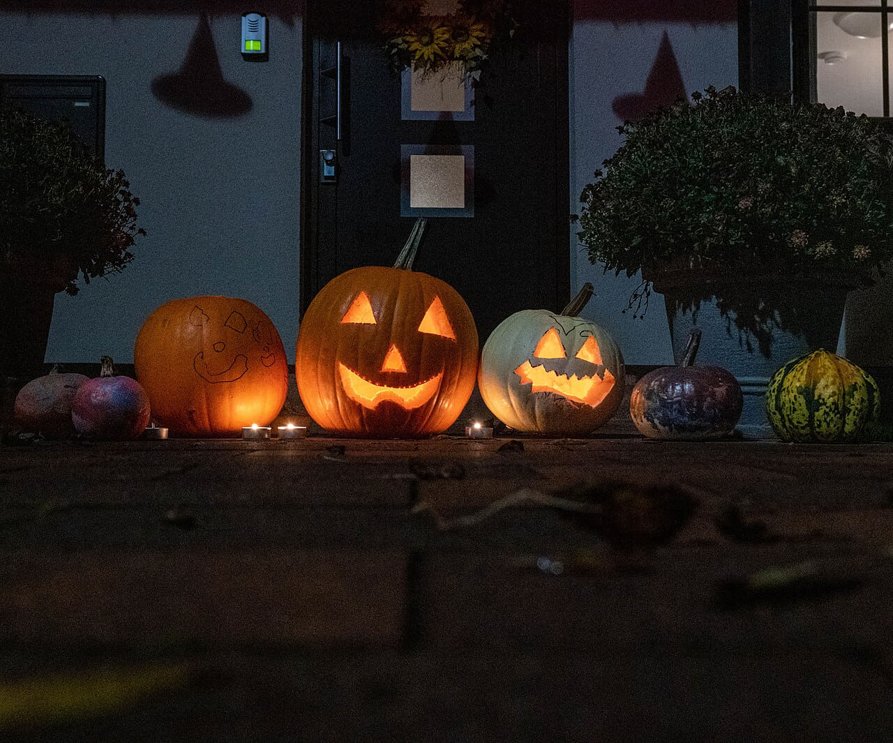 RAB has a boo-tiful night of Halloween fun wallpaper in near-black and near-black tones, Full HD, 4:3 format for phone