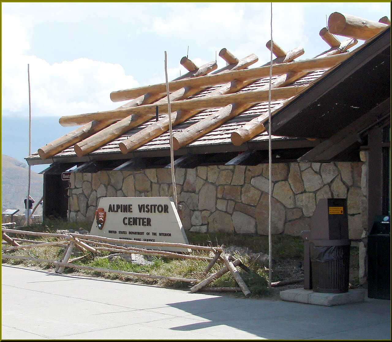 Rocky Mount N.P., Alpine Visitor Center wallpaper in near-black and cream tones, Full HD, 1:1 format for desktop
