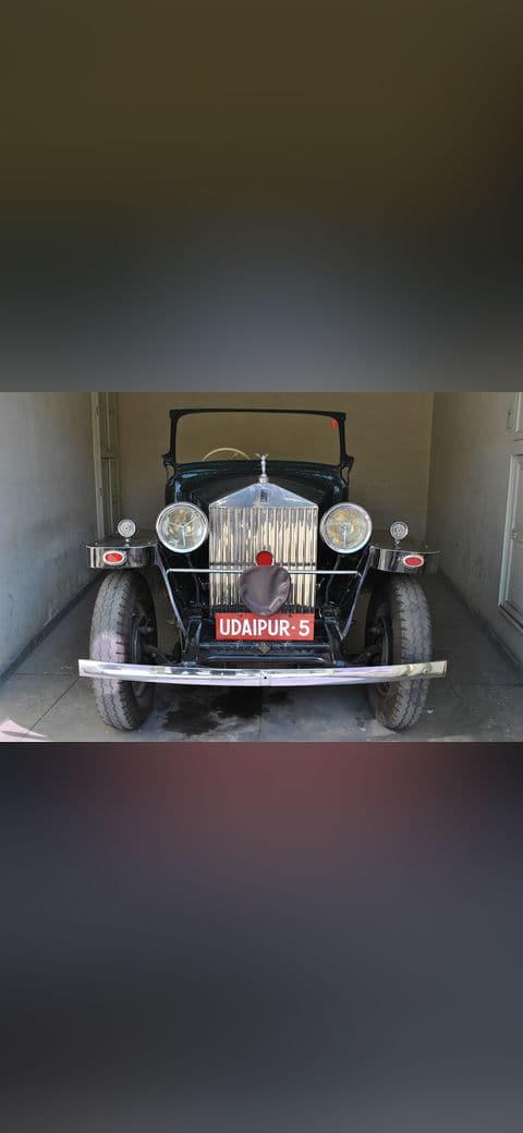 Rolls-Royce in Vintage & Classic Car Collection… wallpaper in charcoal and near-black tones, Full HD, 4:3 format for desktop