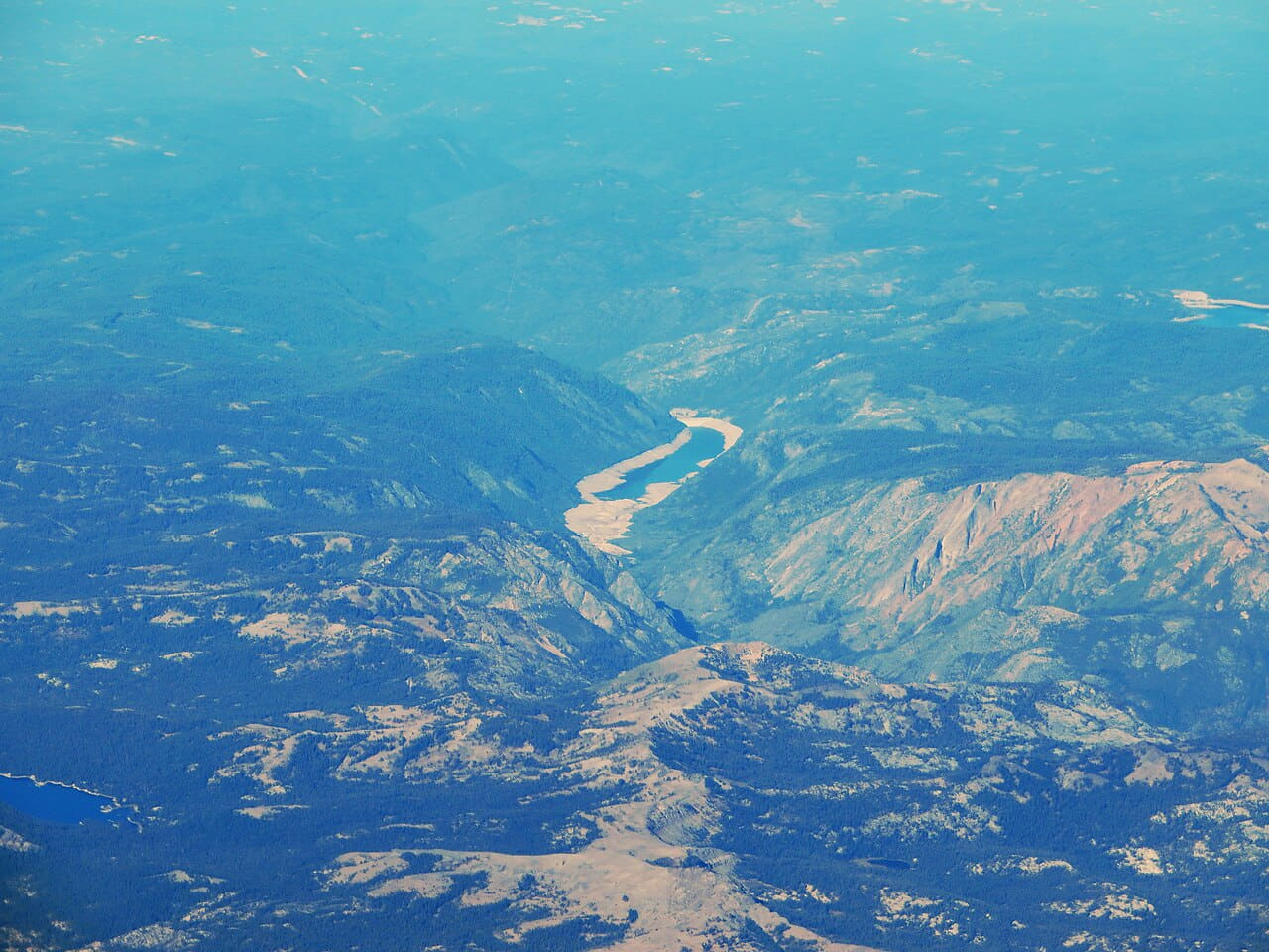 Salt Springs Reservoir, California wallpaper in slate and sky blue tones, Full HD, 4:3 format for desktop