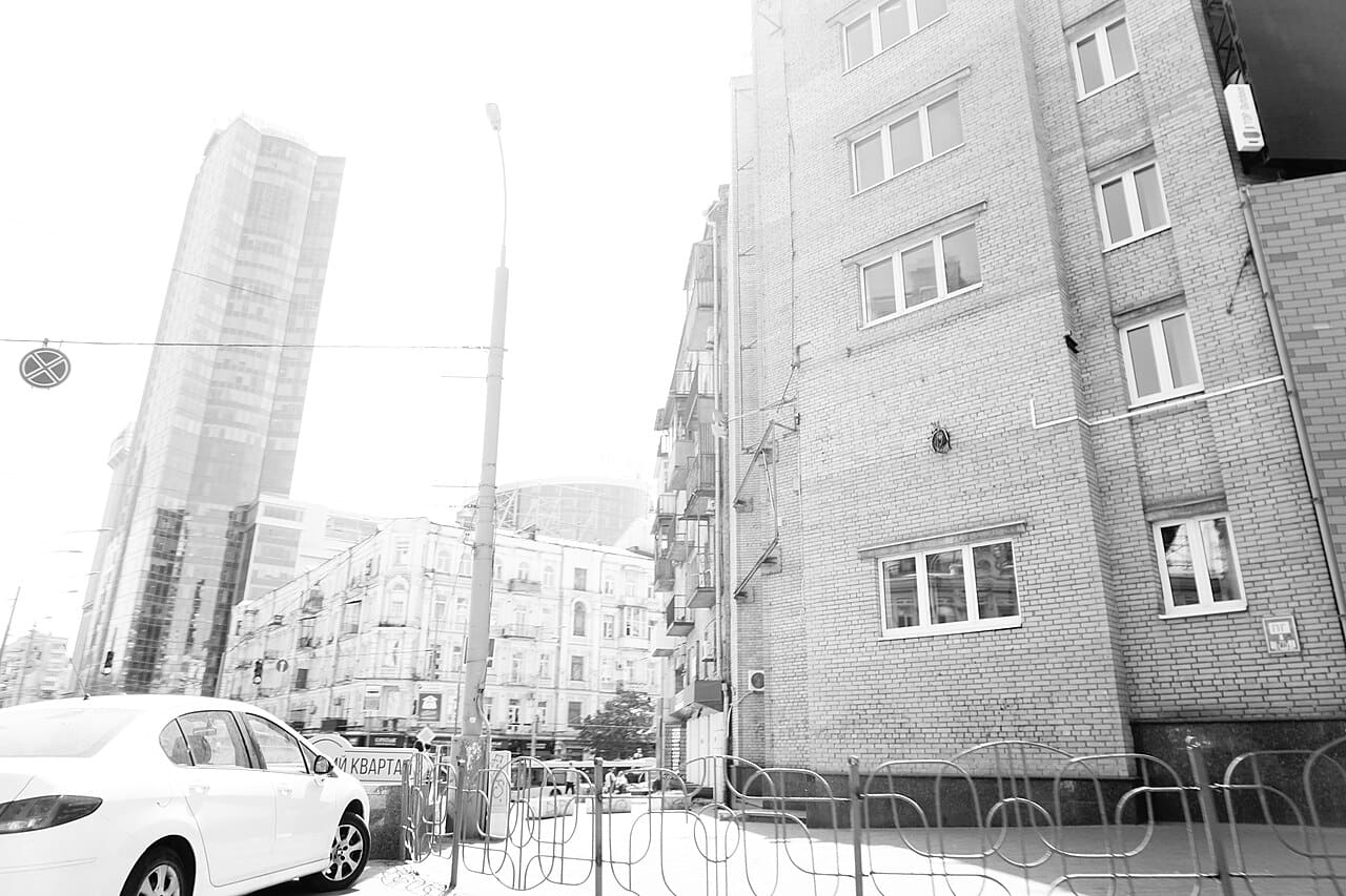 Shiny Black and White, Kiev, Ukraine 12 wallpaper in cream and lavender tones, Full HD, 4:3 format for phone