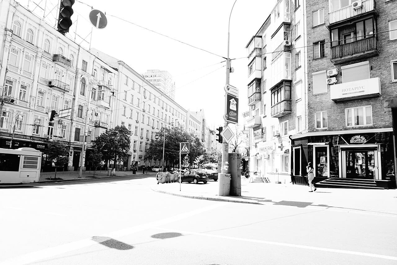 Shiny Black and White, Kiev, Ukraine 7 wallpaper in cream and lavender tones, Full HD, 4:3 format for phone