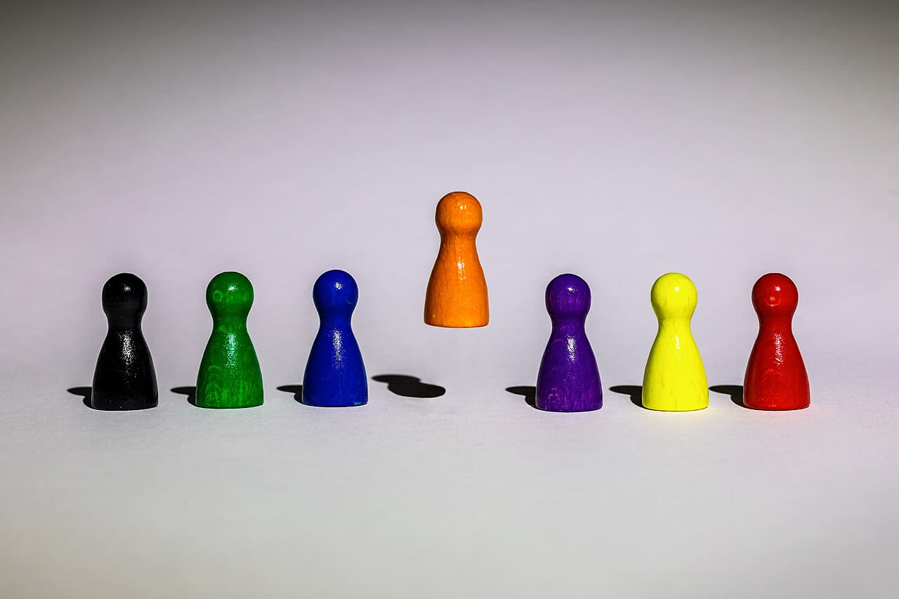 Spielfiguren wallpaper in sand and blush tones, Full HD, 4:3 format for phone
