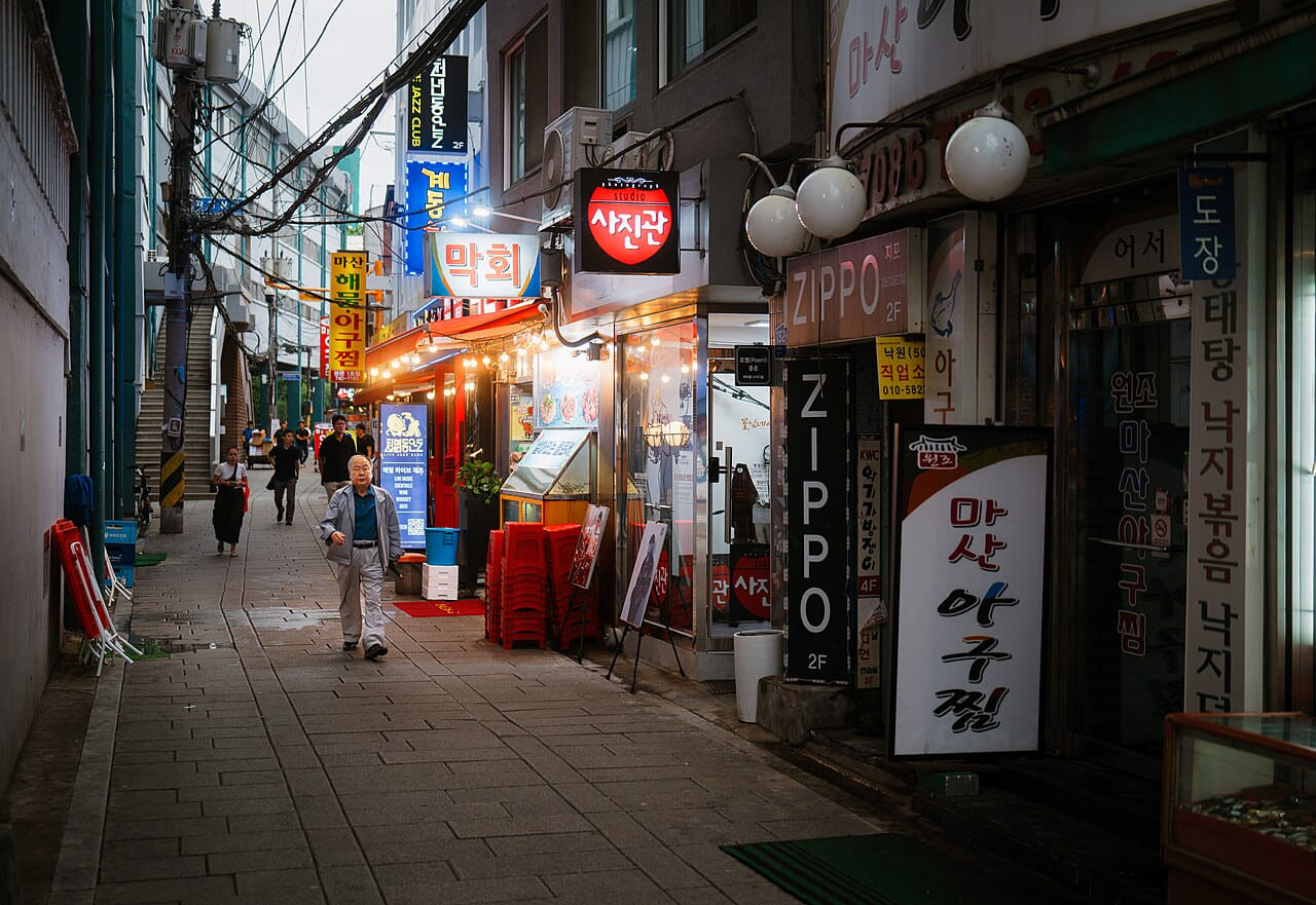 Streets of Seoul wallpaper in near-black and charcoal tones, Full HD, 4:3 format for phone