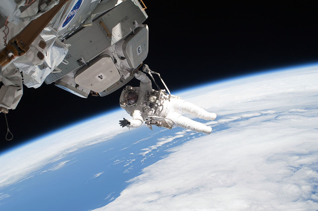 STS-130 EVA3 Nicholas Patrick 1 wallpaper in lavender and near-black tones, Full HD, 4:3 format for phone