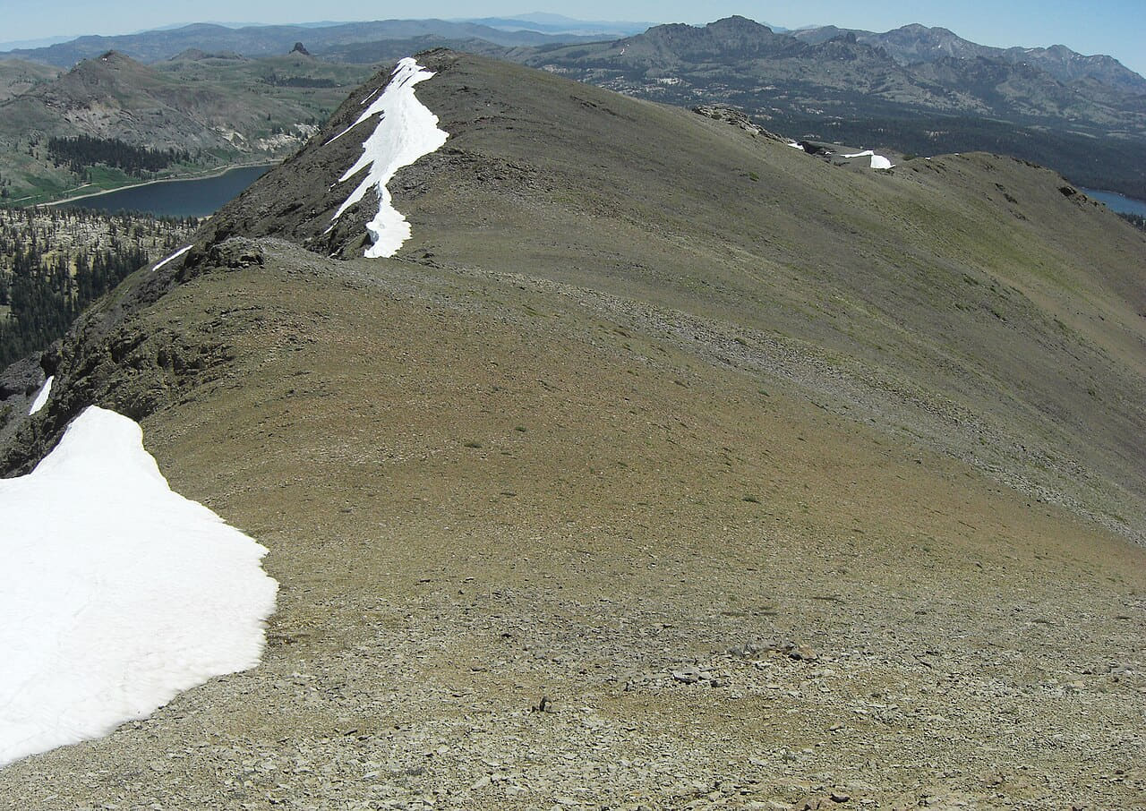 Summit of Deadwood Peak wallpaper in olive and olive tones, Full HD, 4:3 format for desktop