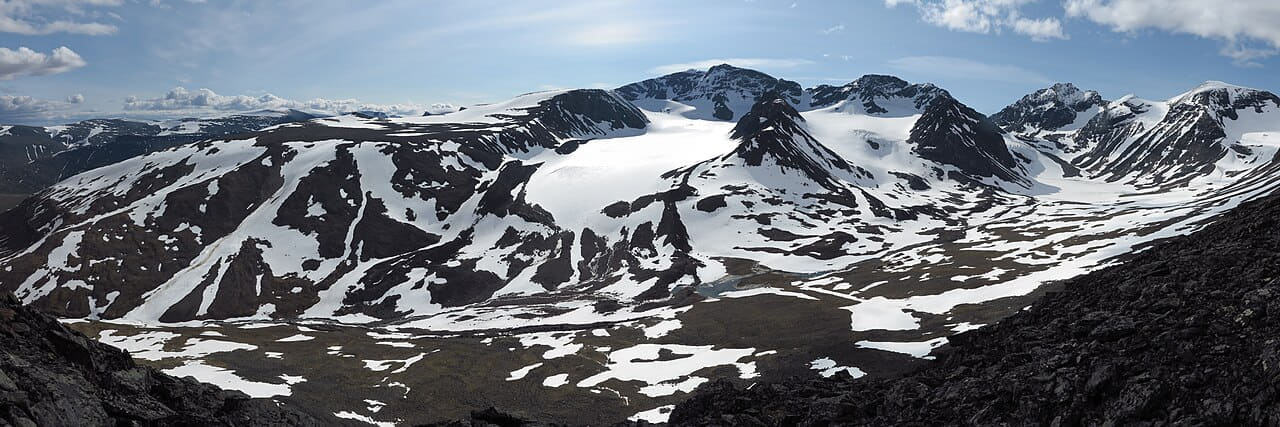 Tarfala valley panorama wallpaper in near-black and charcoal tones, Full HD, 21:9 format for desktop