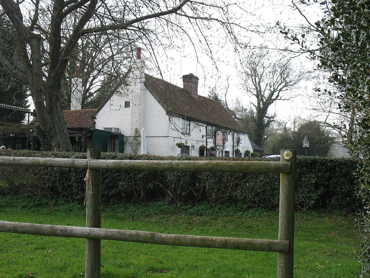 The Full Moon, Cholesbury - geograph.org.uk 2362966 wallpaper in near-black and olive tones, Full HD, 4:3 format for phone