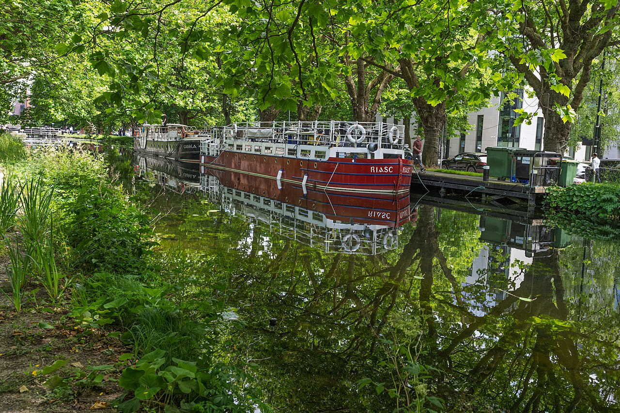 THE NORTH BANK OF THE GRAND CANAL AT WILTON PLACE… wallpaper in charcoal and charcoal tones, Full HD, 4:3 format for phone