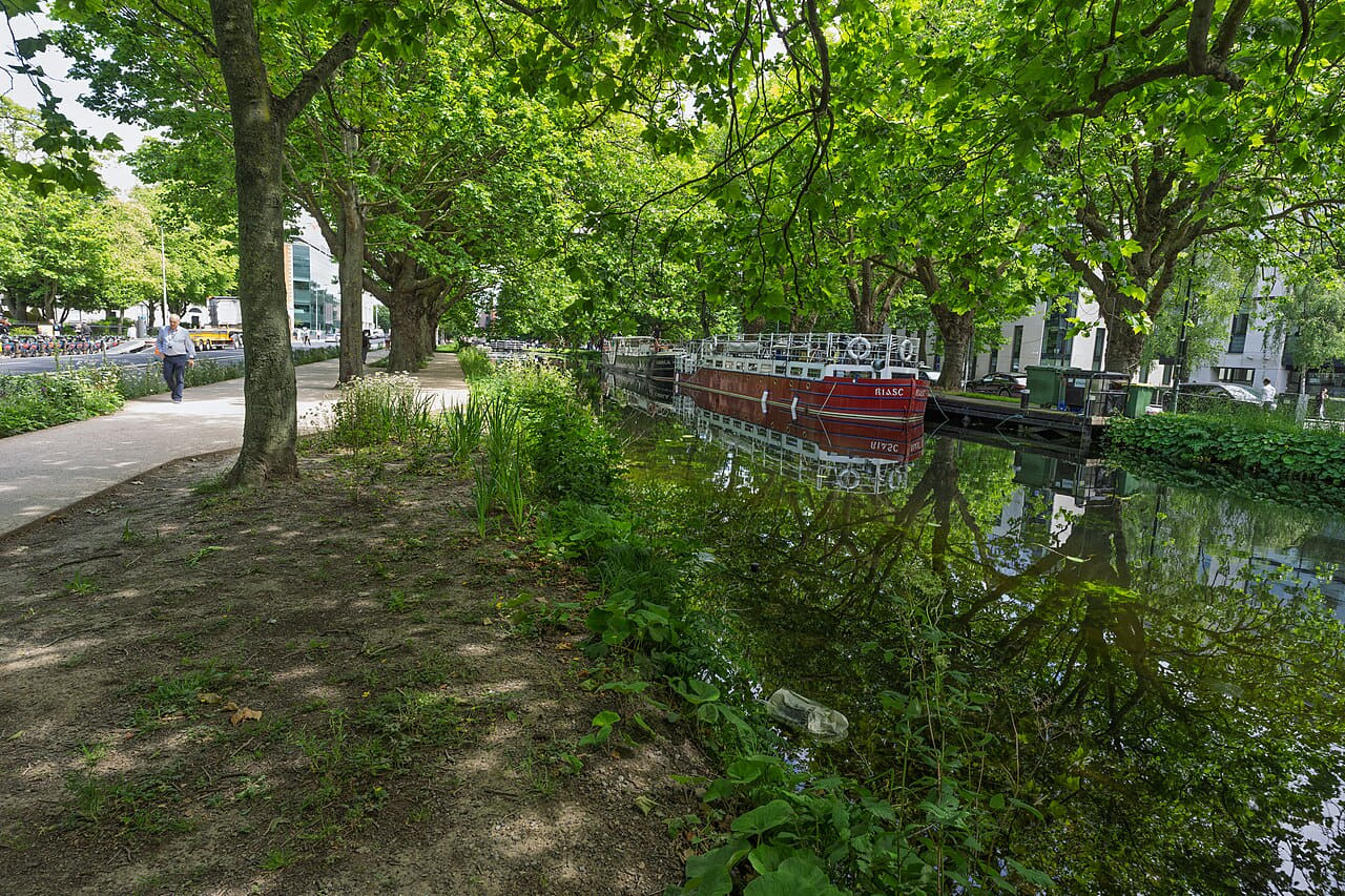 THE NORTH BANK OF THE GRAND CANAL AT WILTON PLACE 2 wallpaper in charcoal and deep green tones, Full HD, 4:3 format for phone