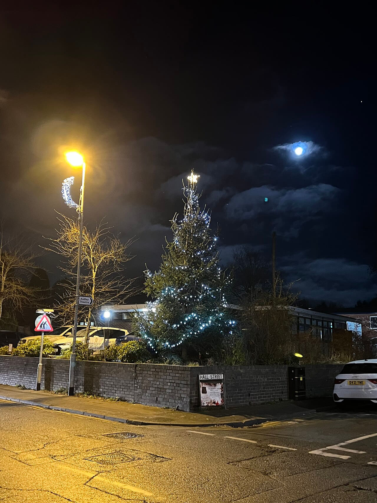 Village Christmas tree - geograph.org.uk - 7358205 wallpaper in near-black and near-black tones, Full HD, 3:4 format for phone