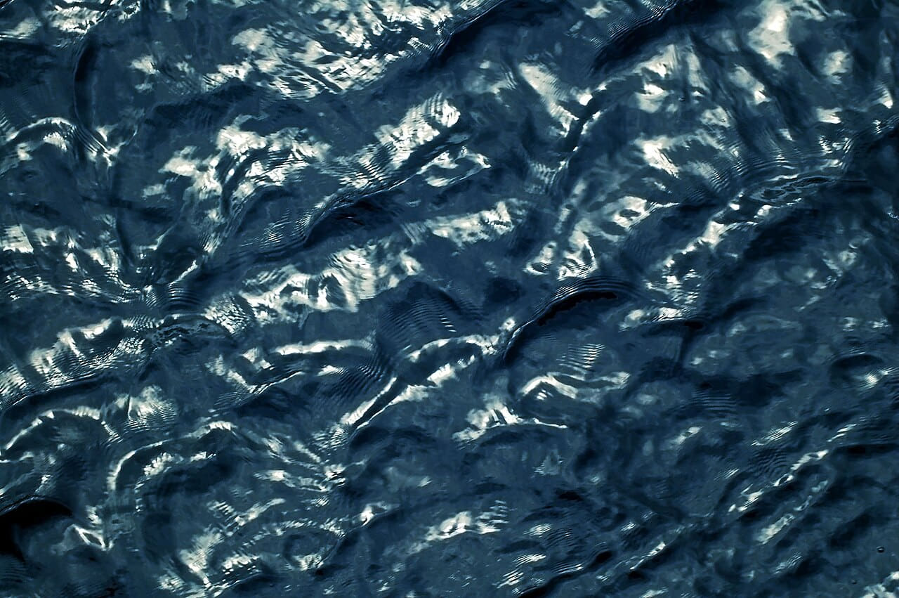Water surface of Lake Khövsgöl wallpaper in deep green and deep green tones, Full HD, 4:3 format for phone