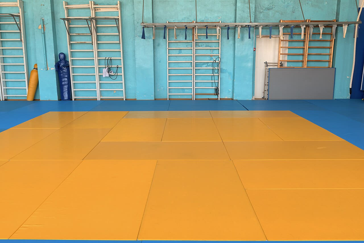 Wrestling gym 6 wallpaper in sand and amber tones, Full HD, 4:3 format for phone